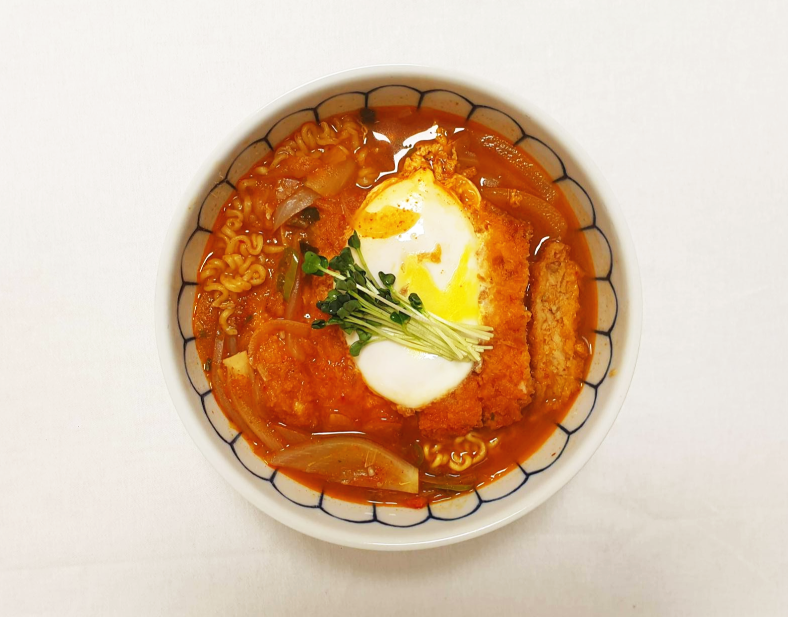 틈새라면과 돈가스의 조합 매운 돈까스나베 만들기 간단요리
