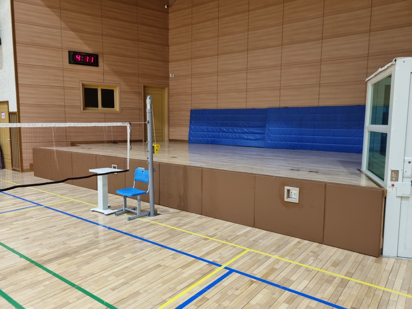  [날개스포츠] 하남미사중학교 체육관 벽면보호매트 설치, 무대 벽면보호매트 설치 작업