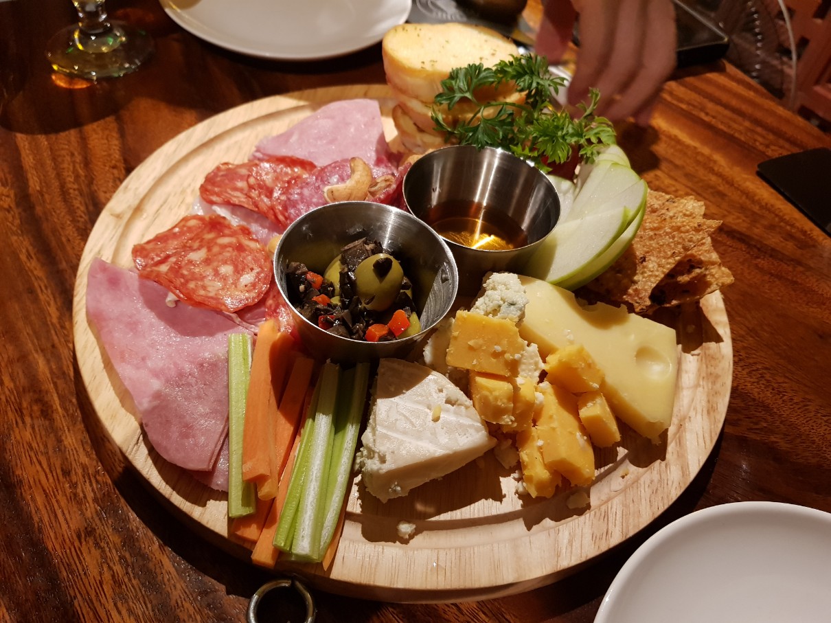 호치민 1군 수제 맥주 전문점 Pasteur Street Brewing Co. - Charcuterie Board