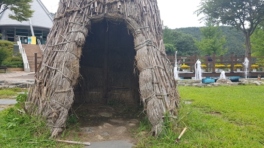 양평 황순원 문학촌 소나기마을&#44; 볏집단