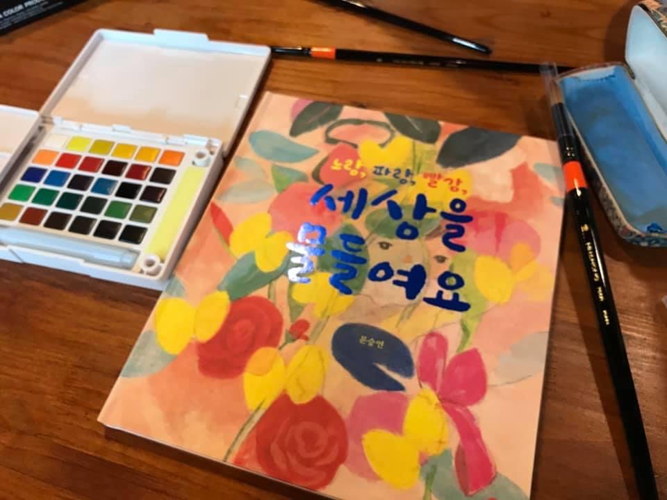 딸기책방 이미지