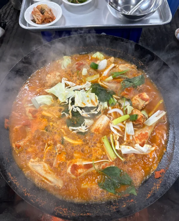 민기남시네 솥뚜껑닭매운탕