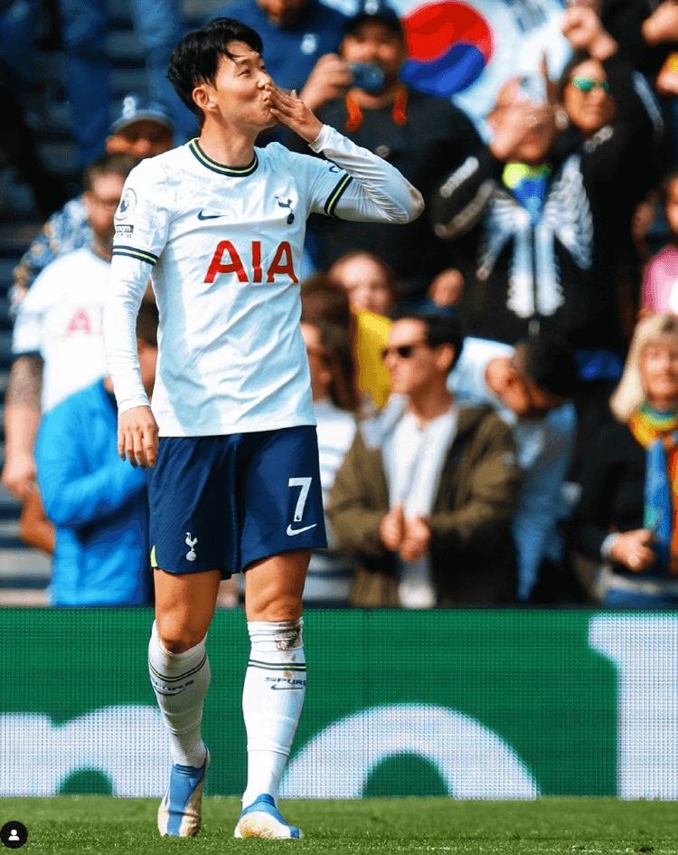 손흥민 epl 101호골을 넣은 후의 세레머니