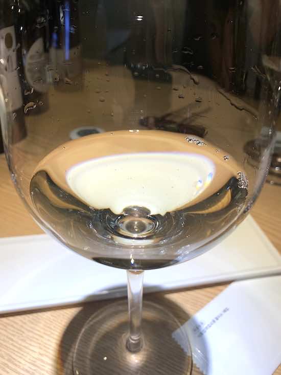 Penley Eatate Genevieve Chardonnay 2019의 색