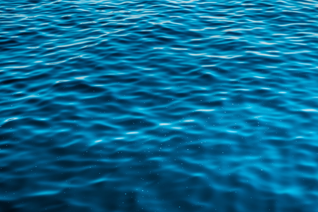 A suitable English noun for 아쿠아 카디퓨저 could be Aqua or Water to emphasize the refreshing, aquatic essence of the diffuser.