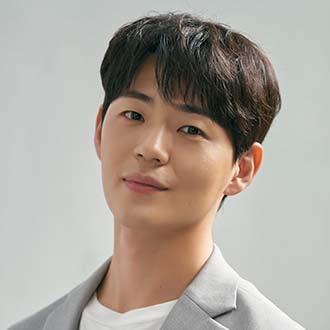 최치열의 연구소 메인실장. 지동희