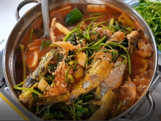  2tv 생생정보 오늘맛집 정보 11월 18일 불탄소가든 민물매운탕&붕어찜
