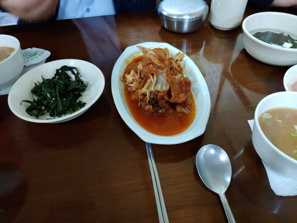  삼우일식  회덮밥