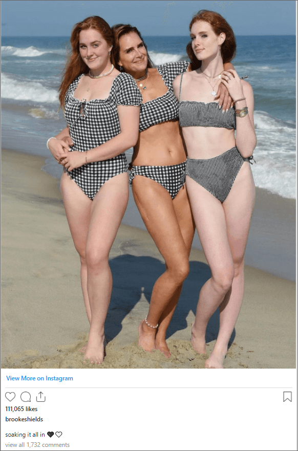 브룩쉴즈가 해변에서 딸들과 찍은 사진