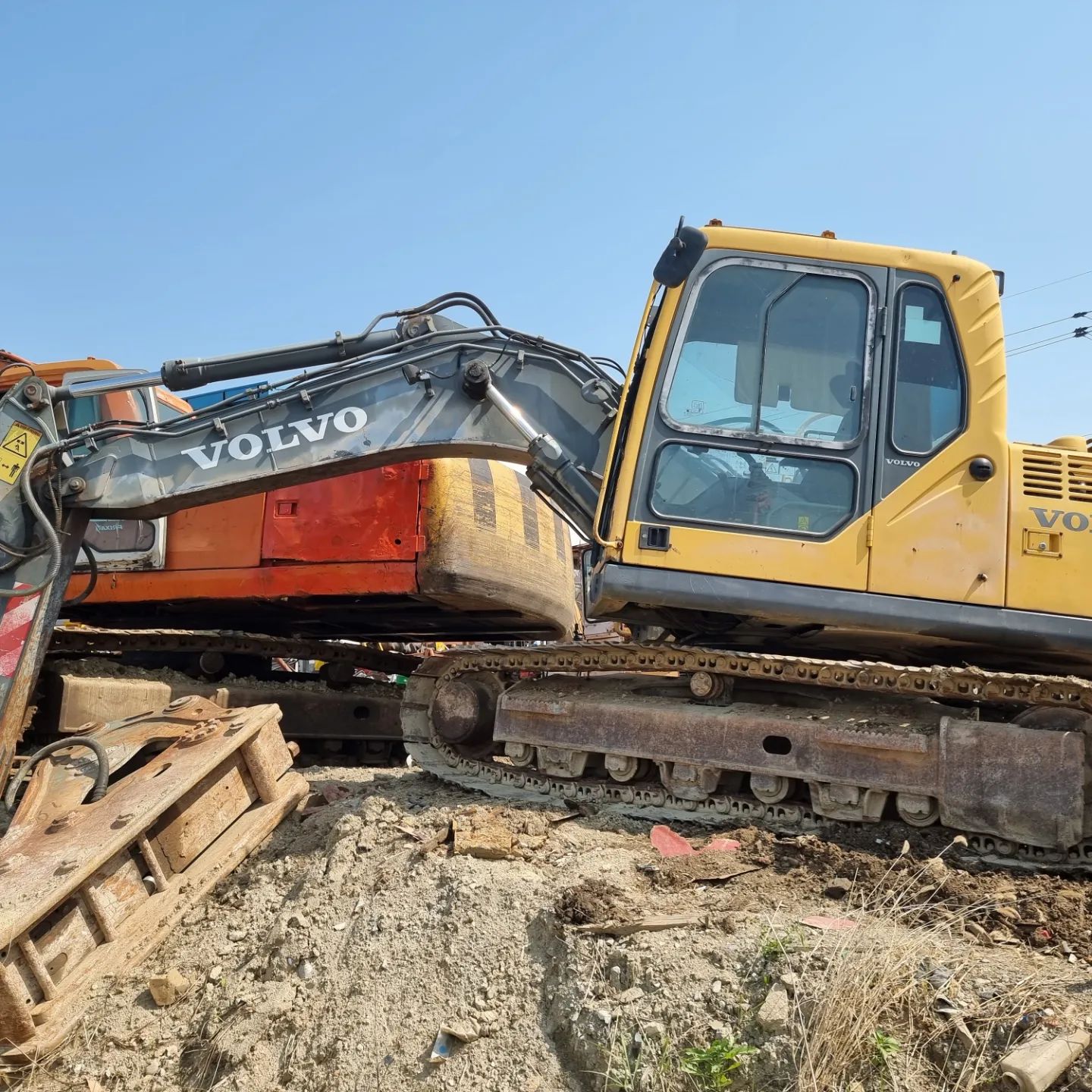  굴삭기 볼보 VOLVO EC140BLC 모델 2006년식 3500만원 판매합니다