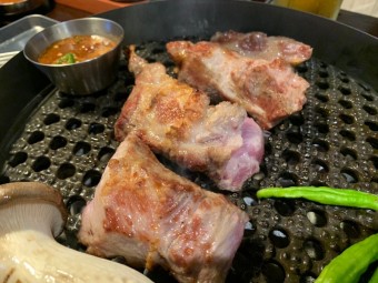 흑돼지 뼈삼겹