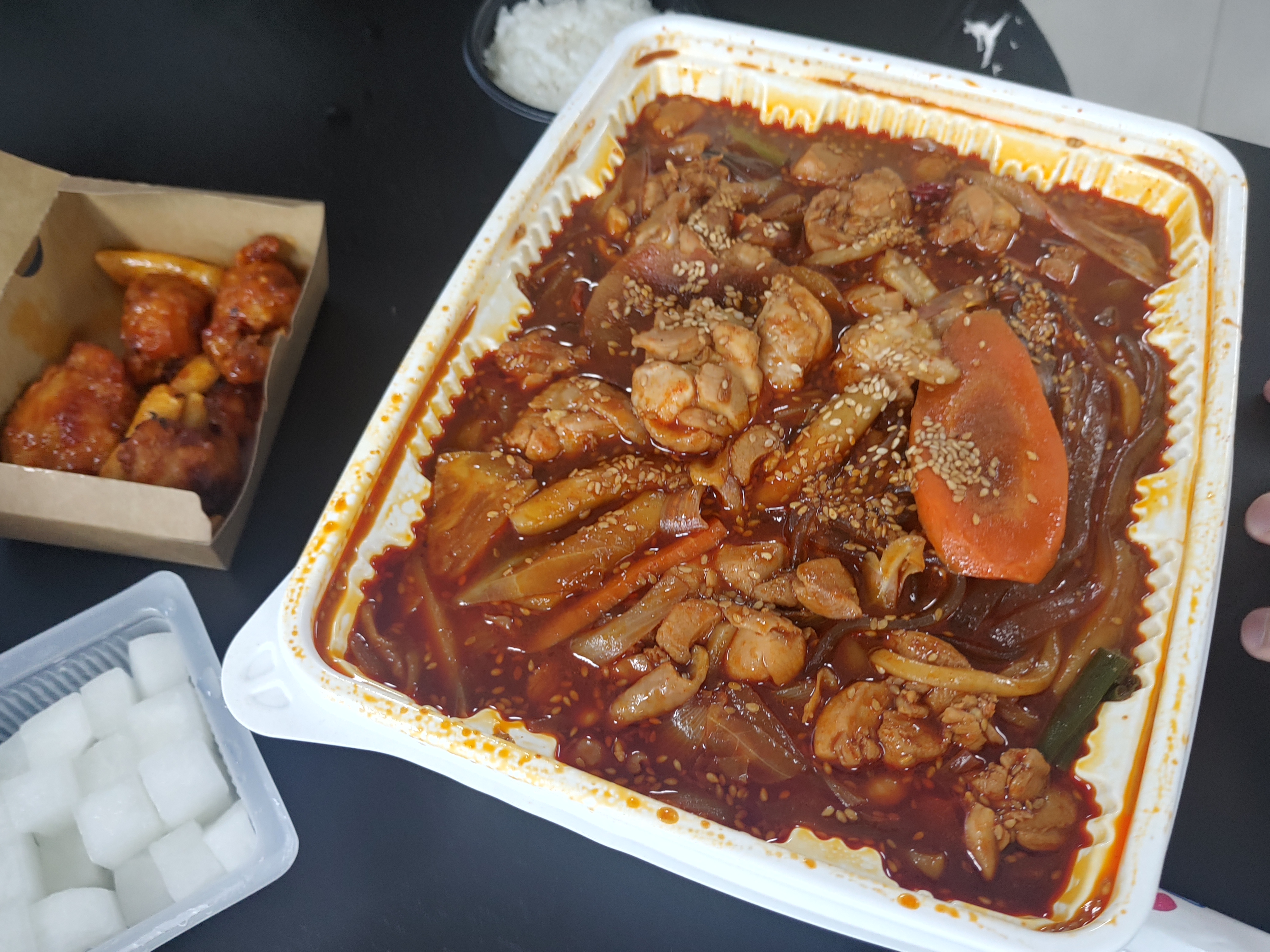  명랑한찜닭 강정주는집 매콤 맛있는 올스타 순살 찜닭 배달 리뷰