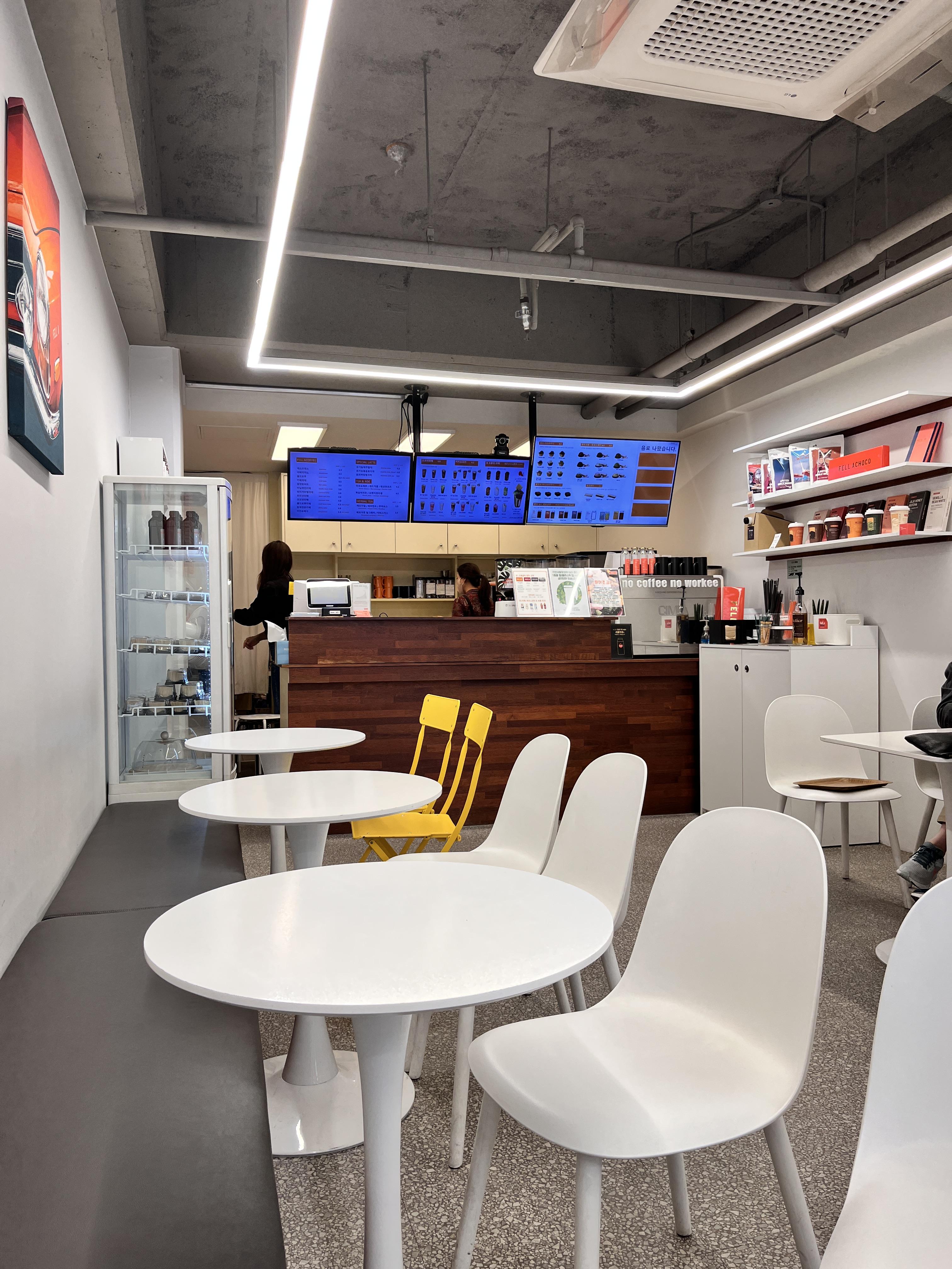 선릉생초코식당 펠레오커피 매장 인테리어