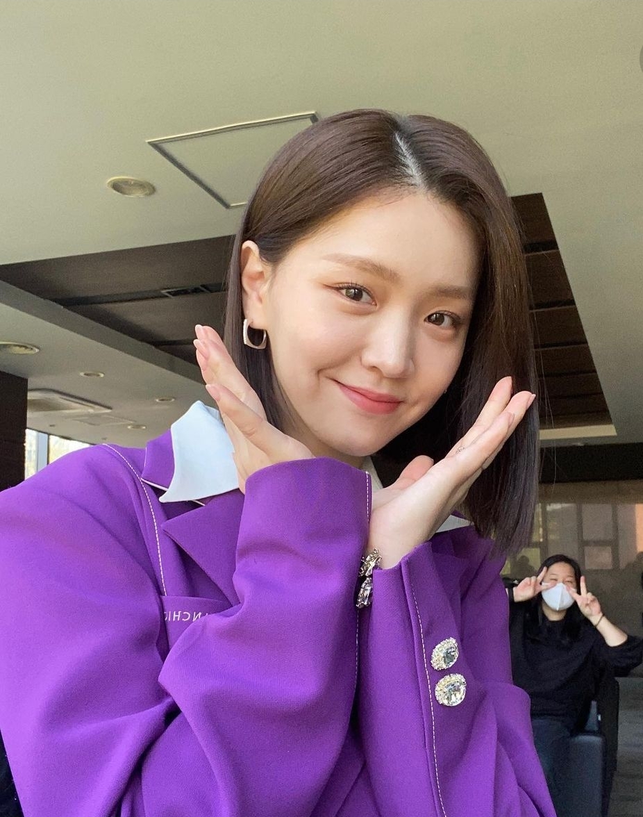  김지은 인기가요 새 MC발탁 프로필 검은태양