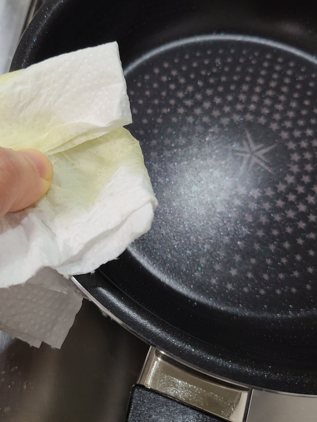 후라이팬 측면 닦기