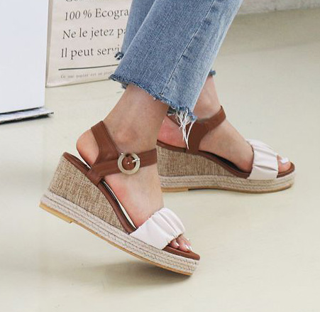  볼륨 플리츠 8cm 웨지힐 샌들