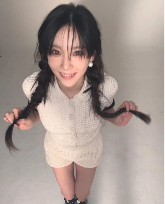  태연, 믿기 힘든 극세사 다리....SNS서 요정미 과시~