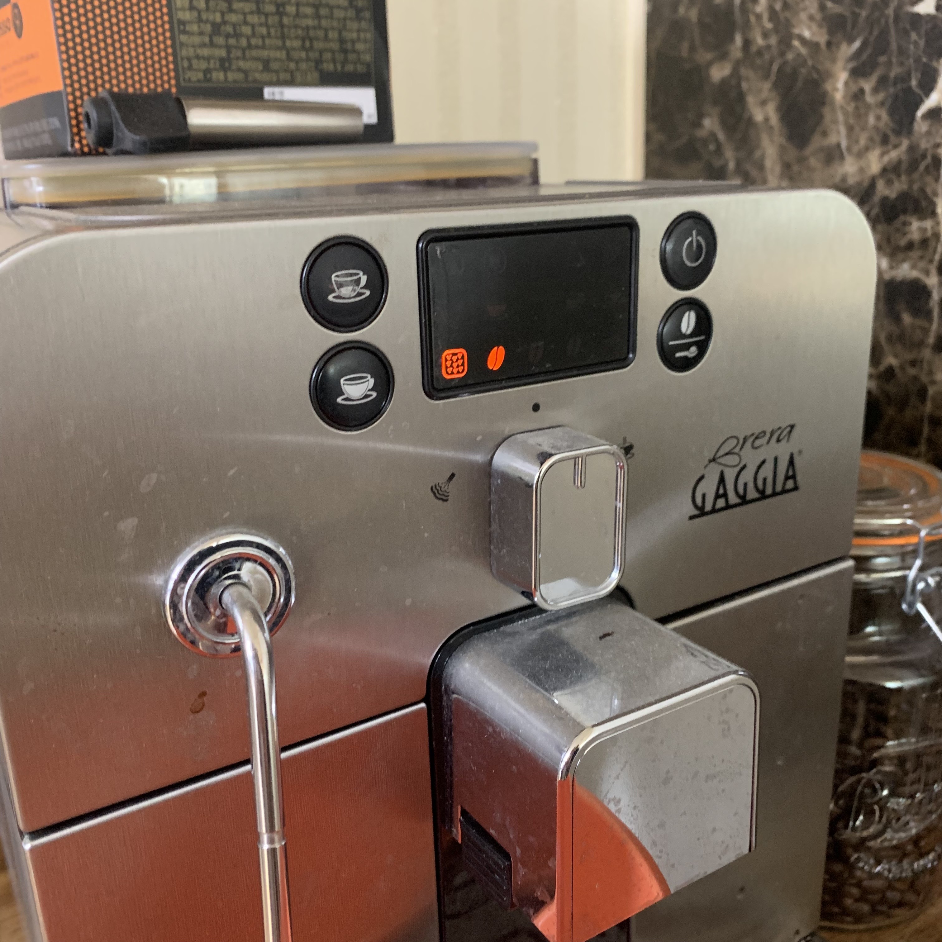 가찌아 브레라 가정용 커피 머신 청소하기