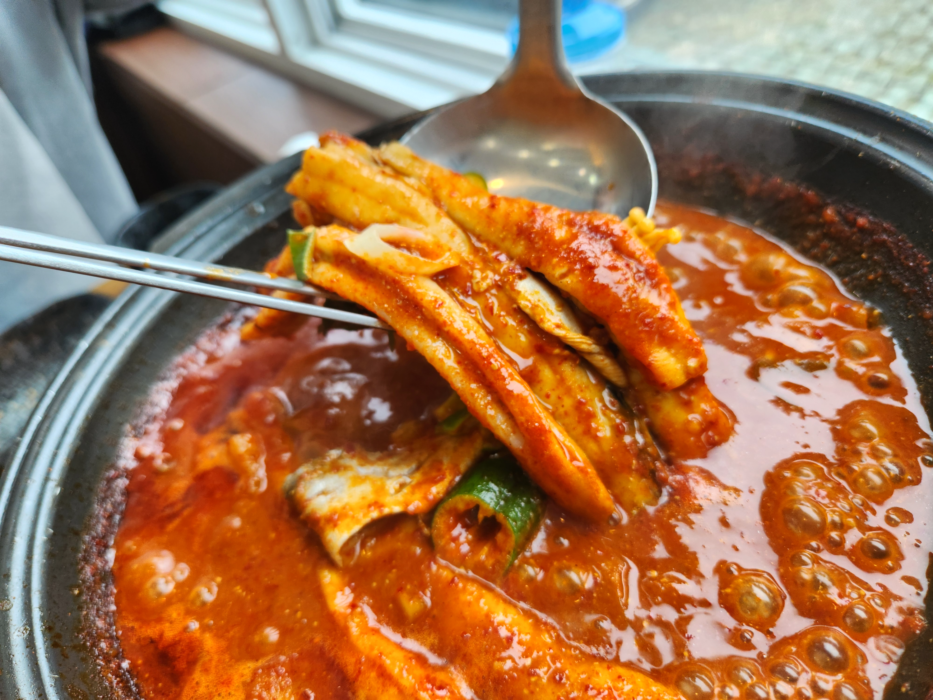 감칠맛 가득한 양념과 폭신한 순살 갈치의 완벽 조화