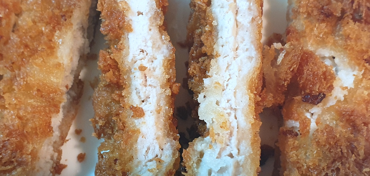  묻지도 따지지도 않고 집어온 냉동 돈카츠 - 고메 통등심 돈카츠
