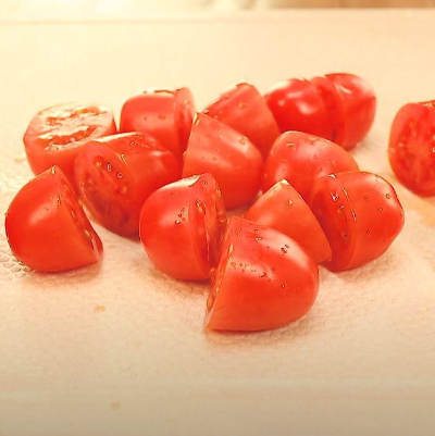 만두 그라탕 토마토 자르기