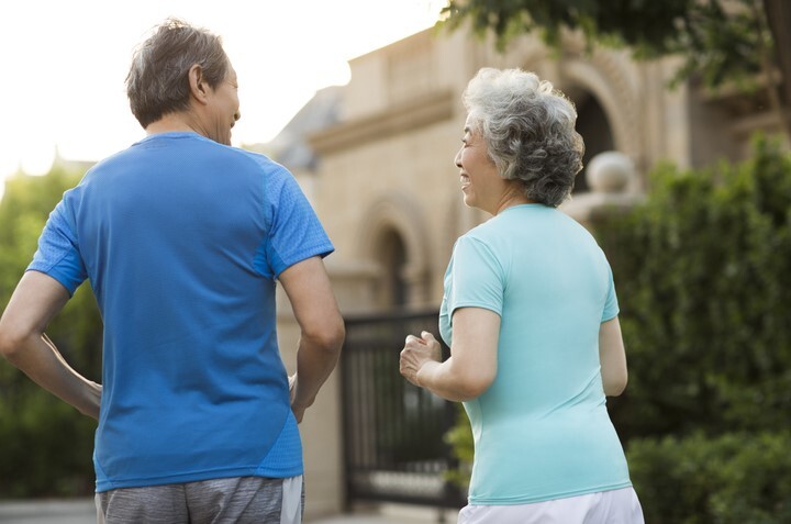노인들은 무리하지 않은 운동을 꾸준히 하여 대장 건강을 관리 해줘야 합니다.