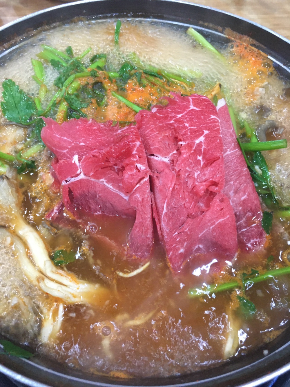  야채와 고기를 올린 샤브샤브 칼국수, 과천 봉덕 칼국수