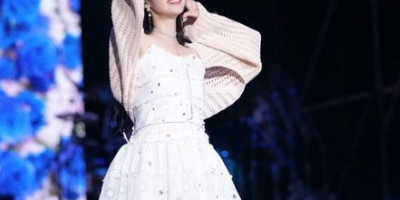  아이유 인스타 / 다리 살짝 벌린 갓리타 인스타 / 미국의 존예녀 인스타 모델, 배우 크리스텐 하퍼