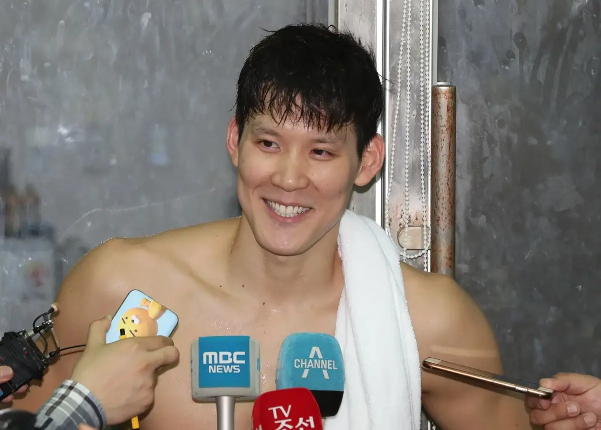  여자들이 가장 좋아한다는 남자 몸 부위 어깨의 진실