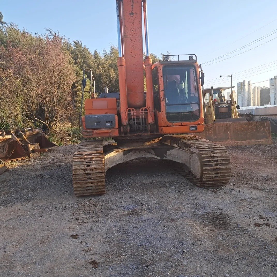  두산 DX300LC 2011년식 4600만원 판매합니다.