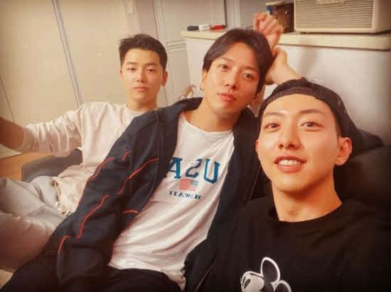  씨엔블루 재계약 FNC 선택 결정적인 이유