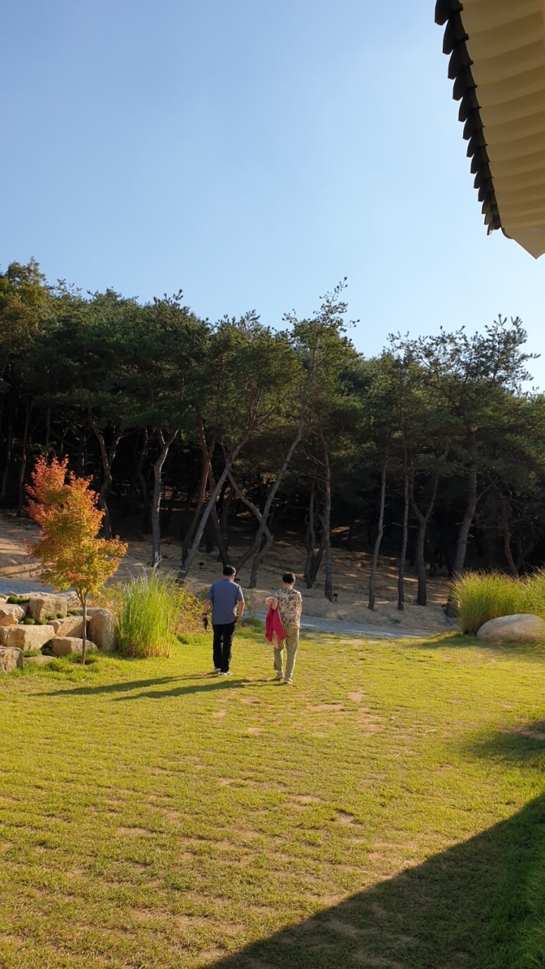 경주에서 생일. 카페에서 나서면서.