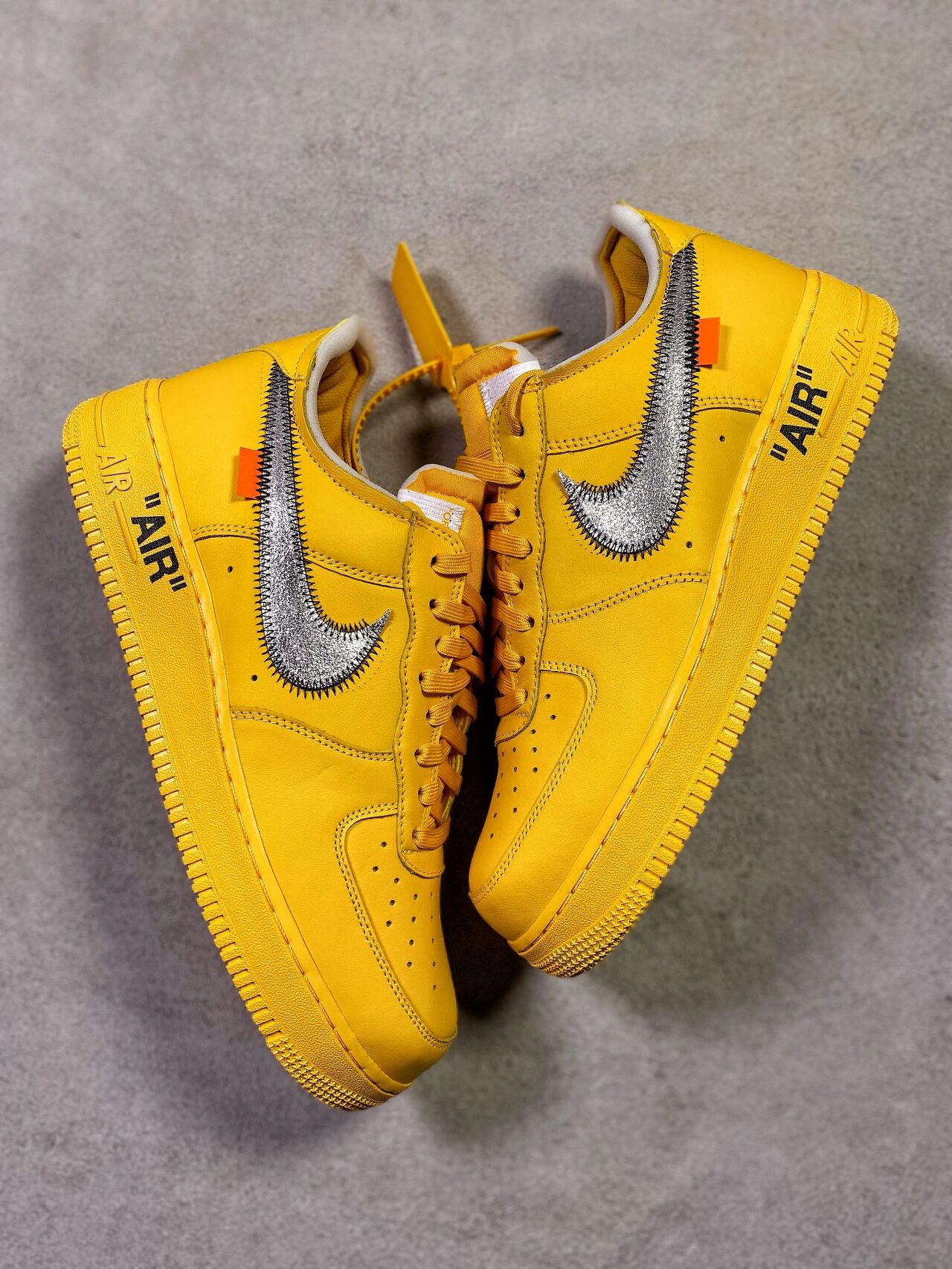  [NIKE x OFF WHITE] K 나이키 X 오프화이트 에어 포스1 유니버시티 골드 UNIVERCITY GOLD DD1876-700