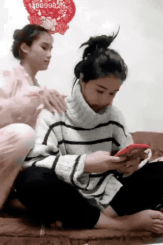  동생아~ 언니가 안마해줄께