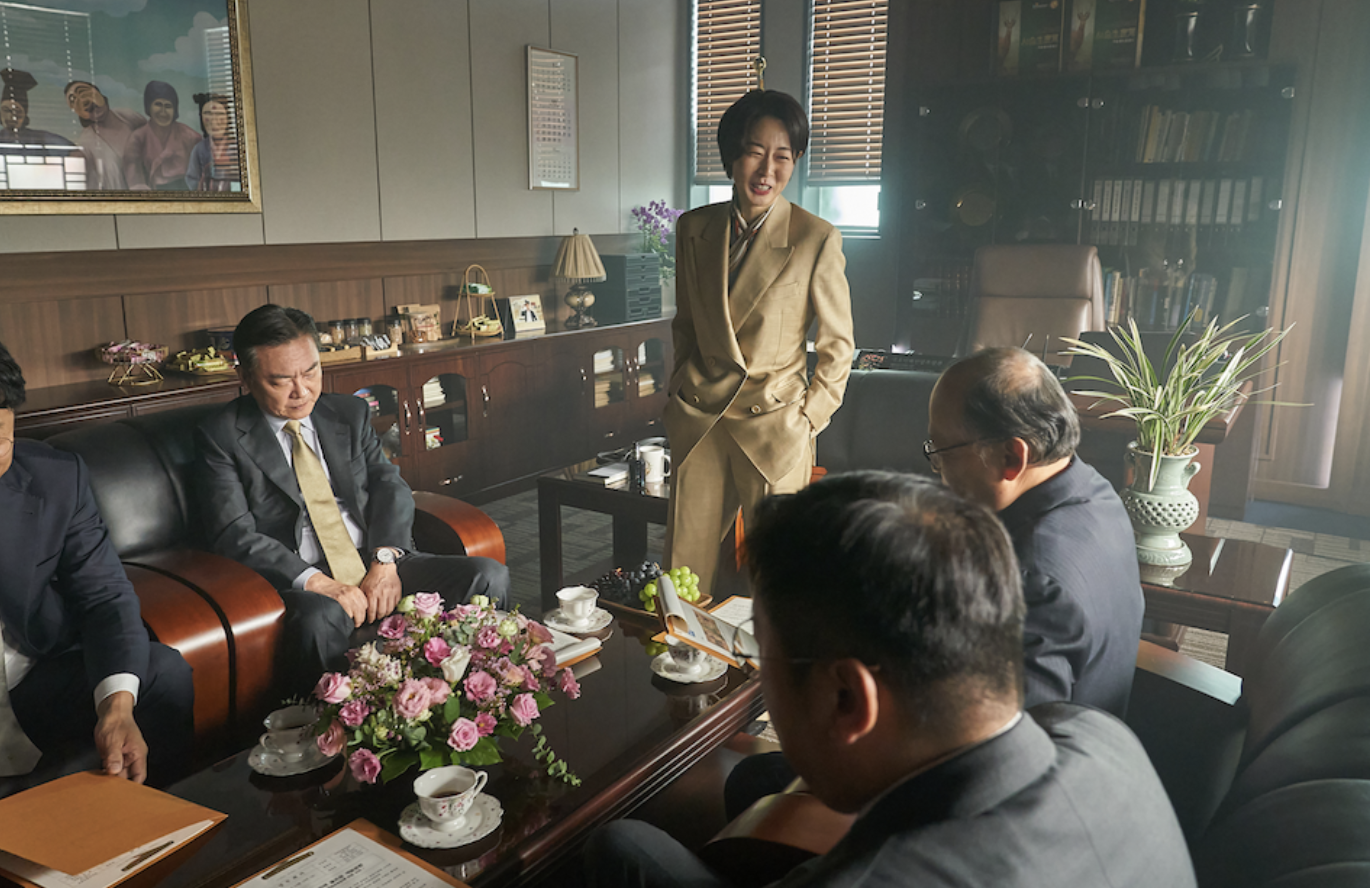 영화 ‘로비’ 하정우 감독의 블랙코미디가 묻어나는 현실 풍자