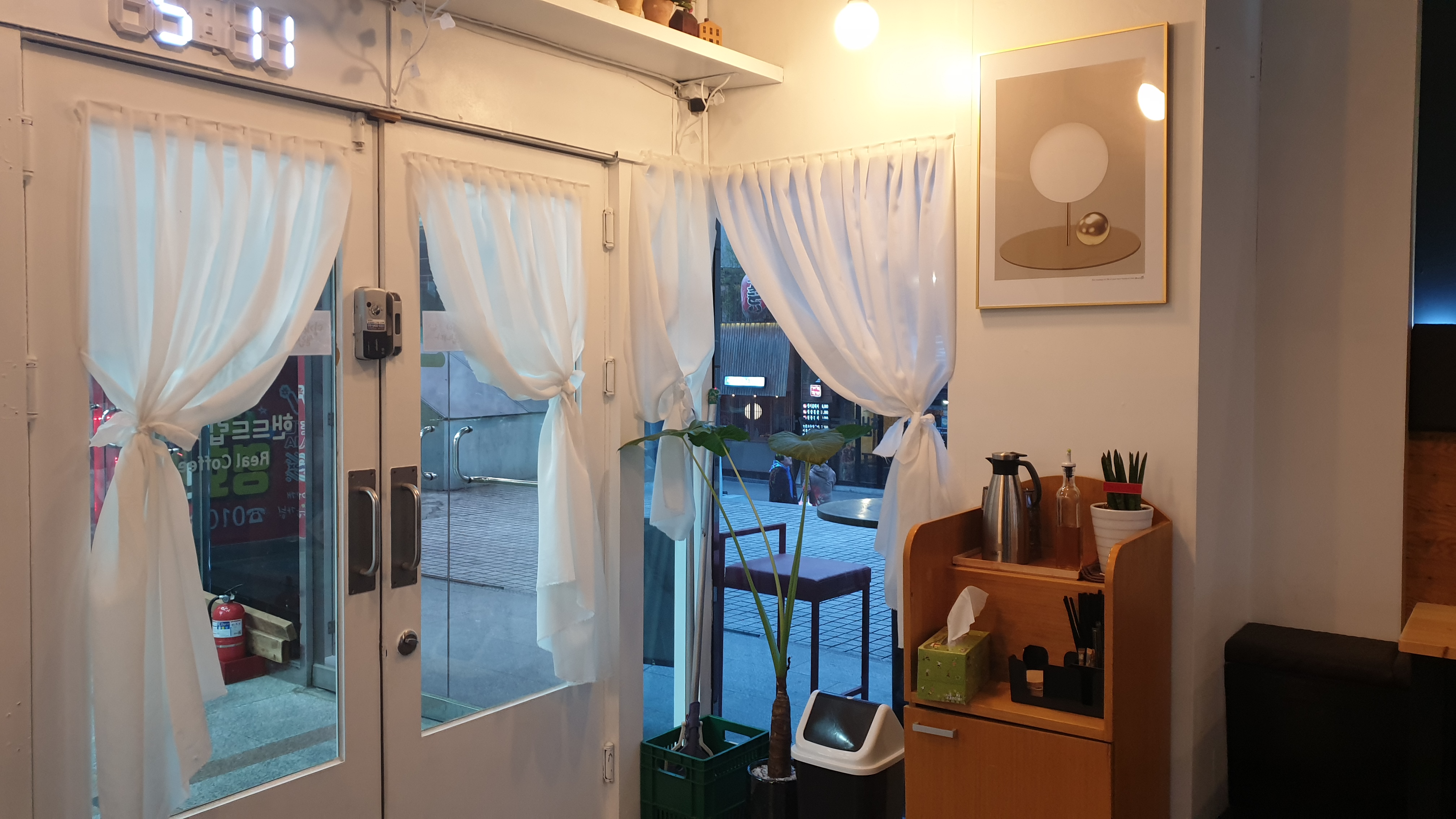  [카페탐방] 수원역이라고 붐비는 카페만 있는 것은 아니다. 커피앤 (coffee&)
