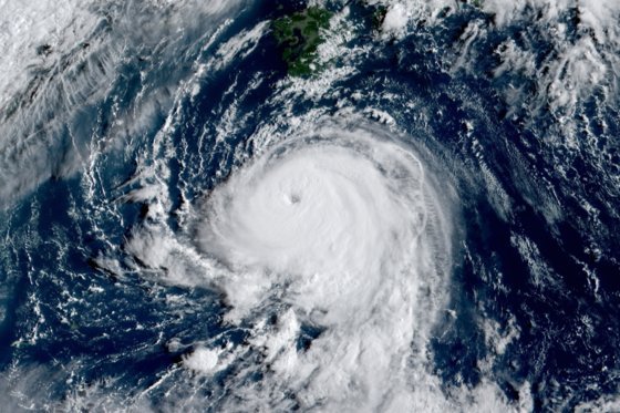 태풍 경고 이미지