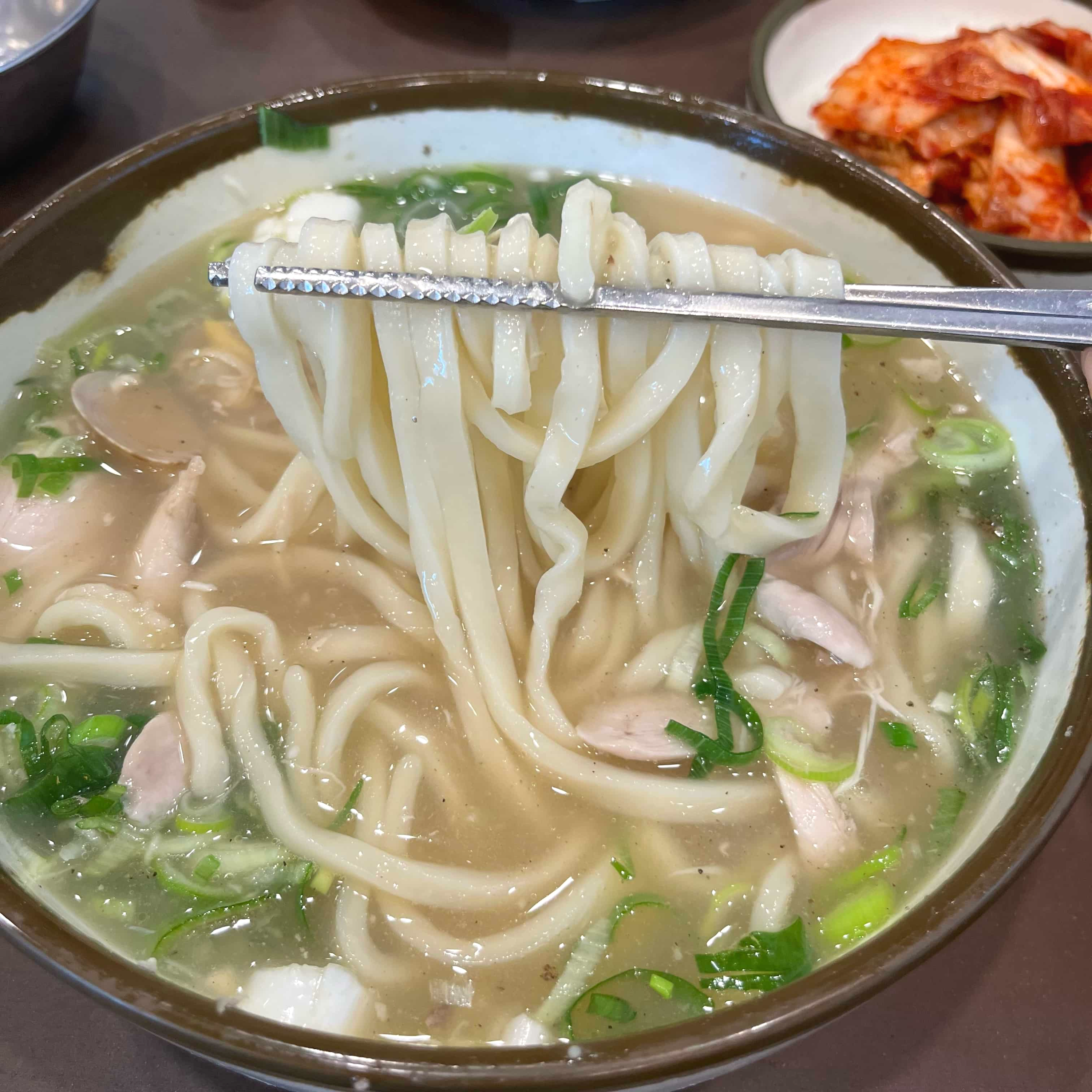 일산칼국수의 닭칼국수 사진