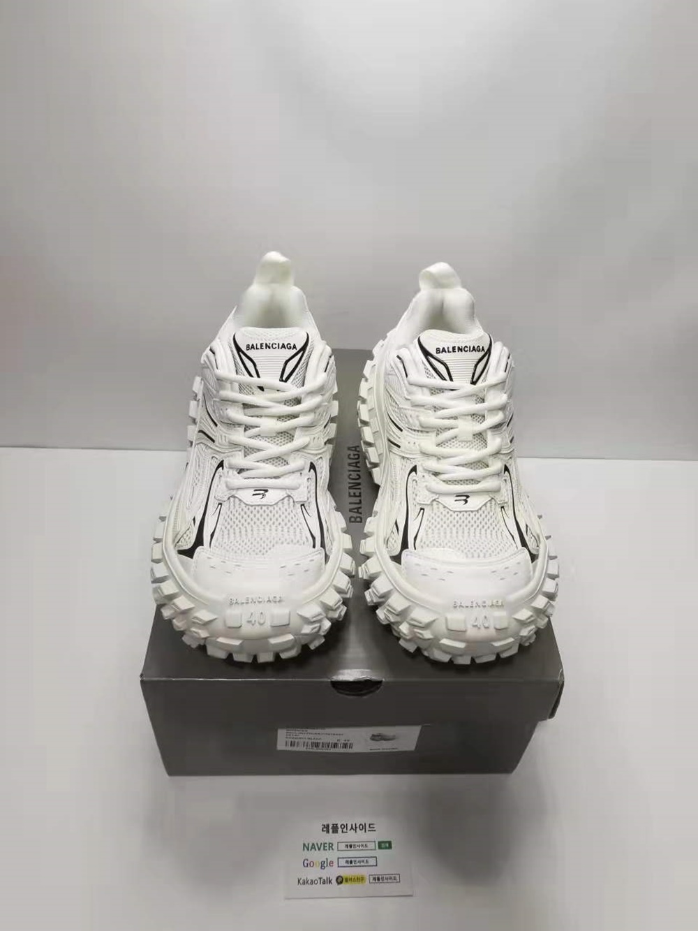  [BALENCIAGA] 발렌시아가 디펜더 화이트 블랙 Defender 남녀공용