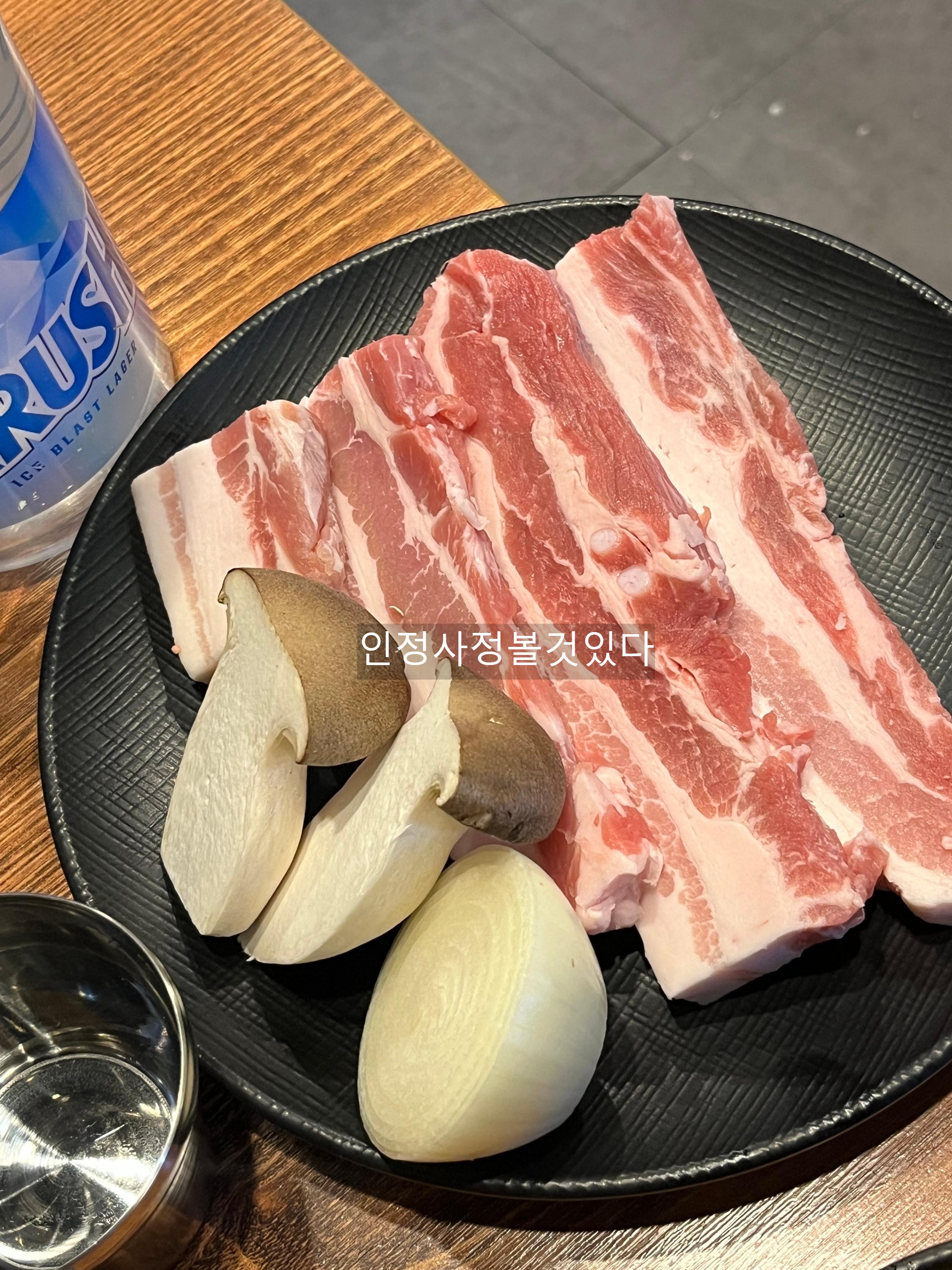 돌판삼겹살 쌈 이미지