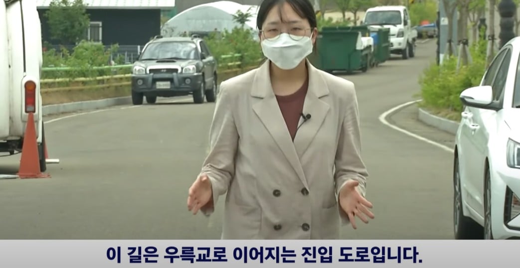 이 길은 우륵교로 이어지는 진입 도로입니다.