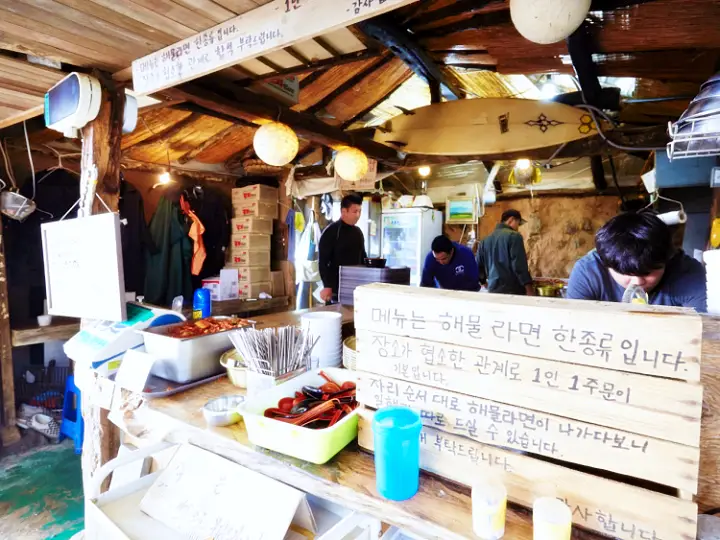 1박2일 꽃게 통째로 해물라면 해장하기 좋은 맛있는 식당 제주 애월 맛집 소개