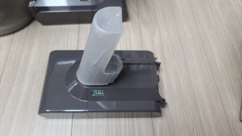 다이슨청소기(V8) 충전 불량? 11