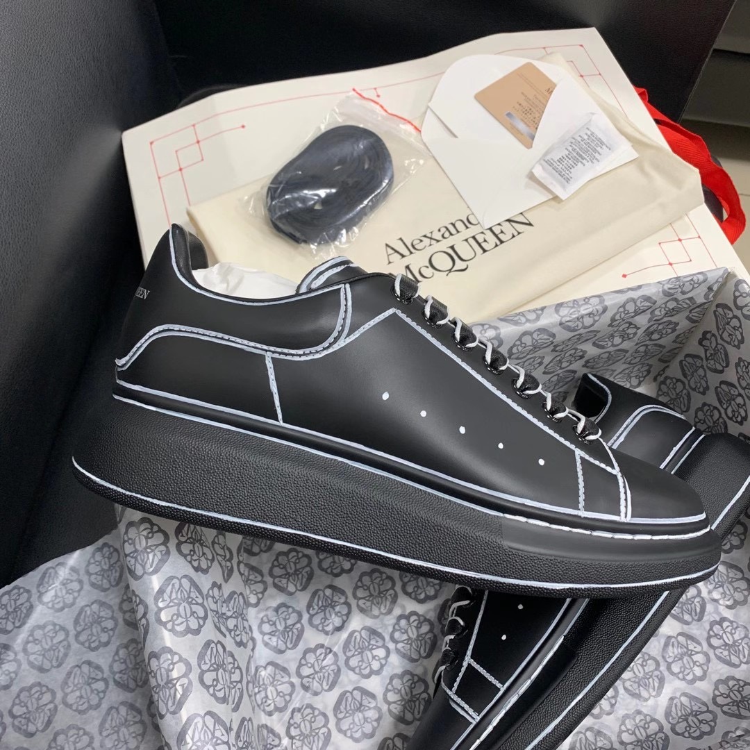  [ALEXANDER MCQUEEN] 알렉산더 맥퀸 오버솔 스니커즈 블랙 화이트 627867 WHYBI 1070