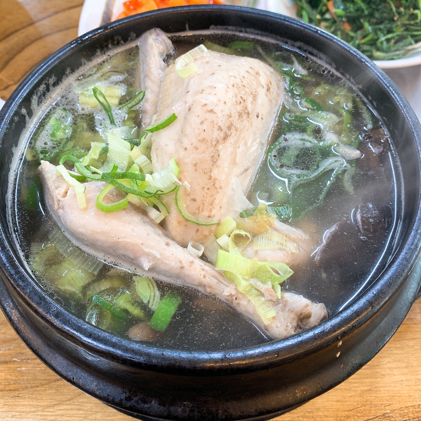  [신대방 맛집] '시골집' 에서 복날 오기 전 미리 능이버섯삼계탕 뚝배기 부시기.