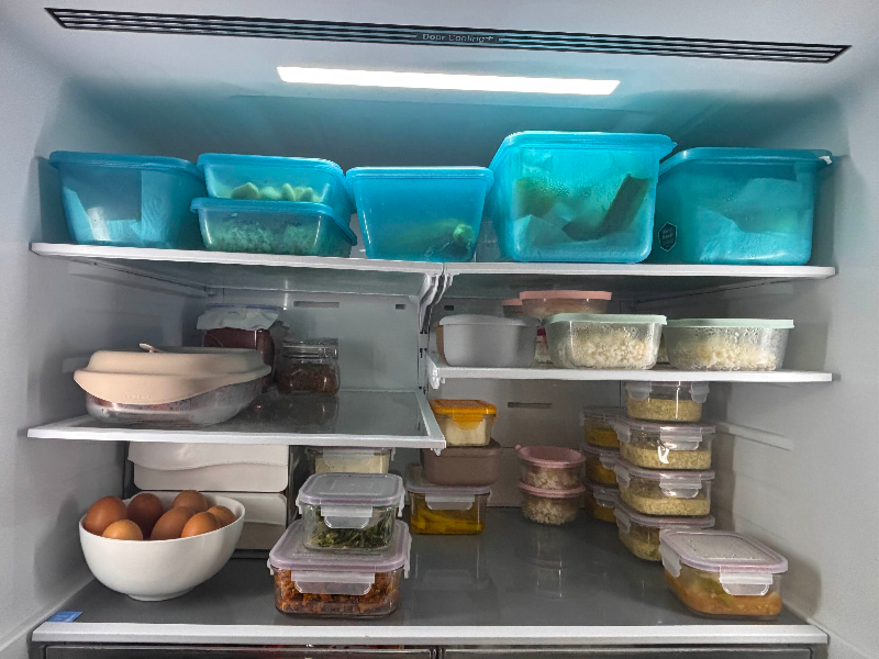 정돈된 냉장고 수납 전경.
K-Cleanly arranged fridge interior using multiple K-Miracle containers for efficient storage.