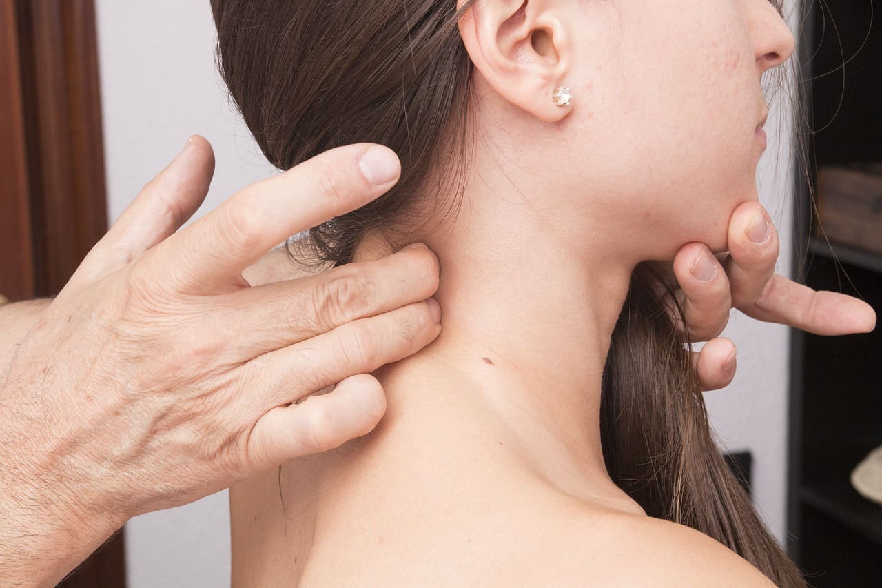목디스크 증상, 통증, 어깨저림 초기증상, 원인부터 자가진단, 치료방법까지 자주 묻는 질문