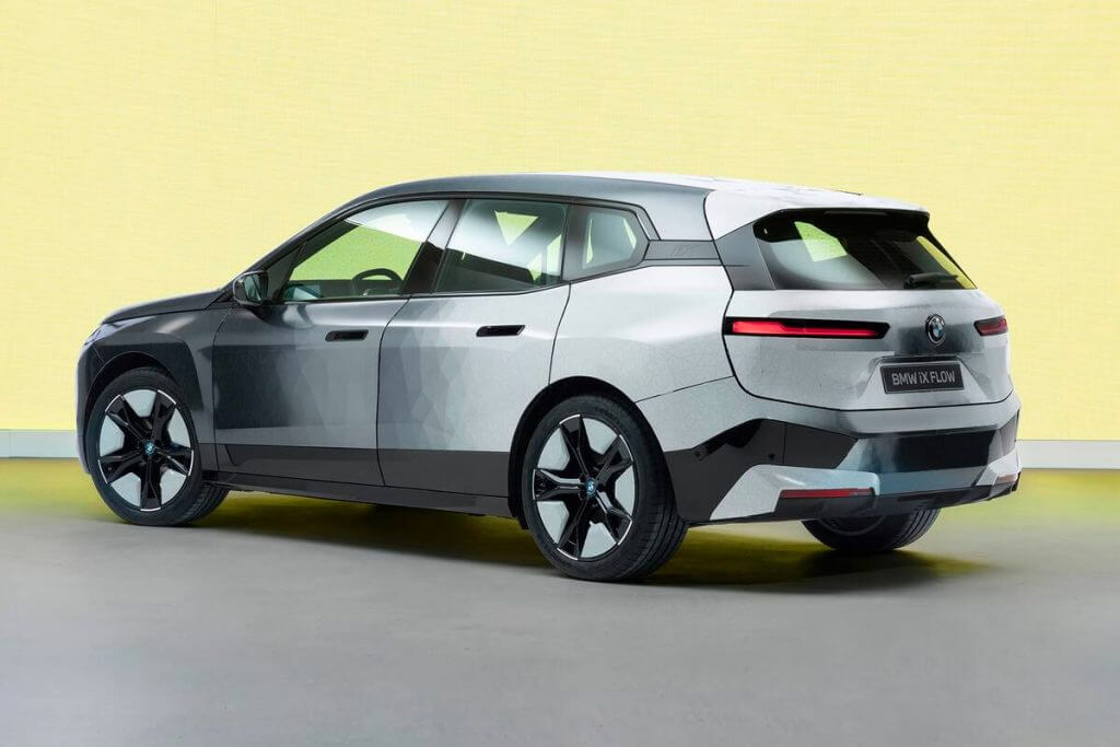  전자잉크를 적용한 BMW, 차 색깔이 실시간으로 바뀐다