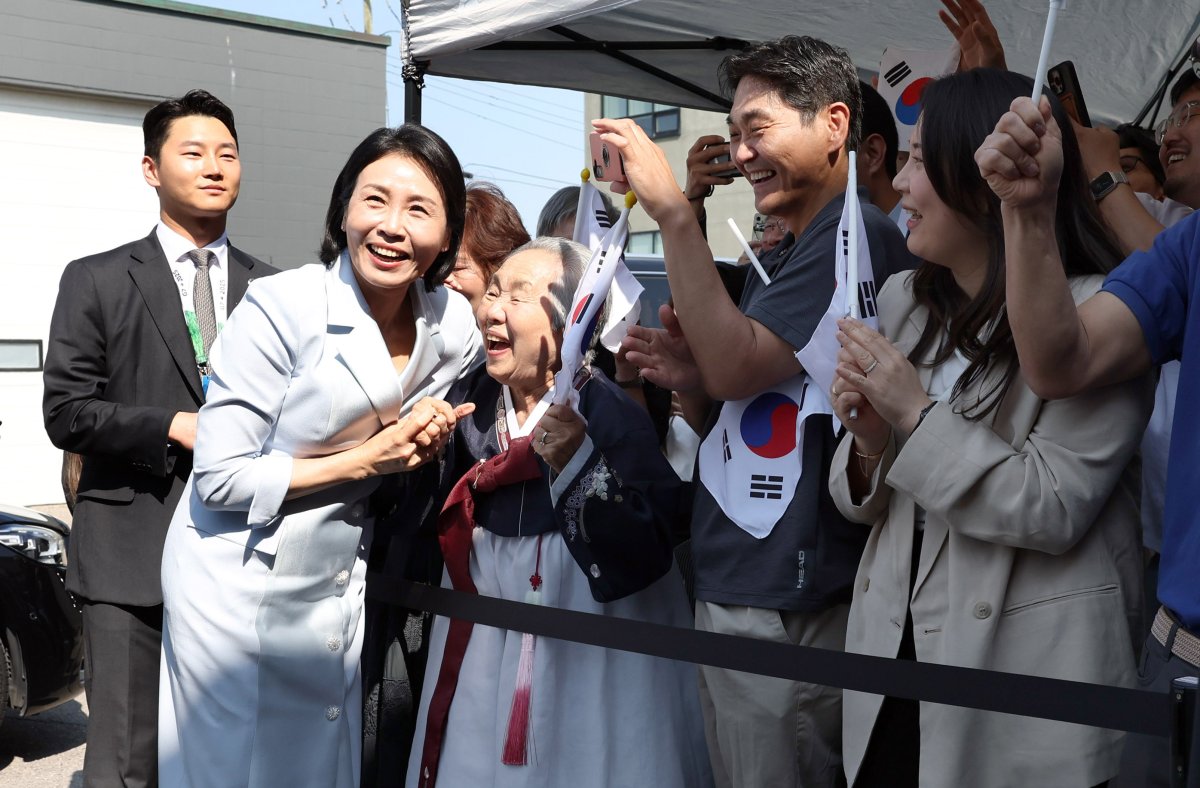 김혜경 여사, 첫 단독 외교일정