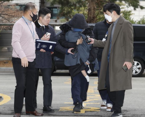 이선균 협박범 &amp;#39;95년생 미혼모&amp;#39; 신상 공개한 유튜버는 누구?